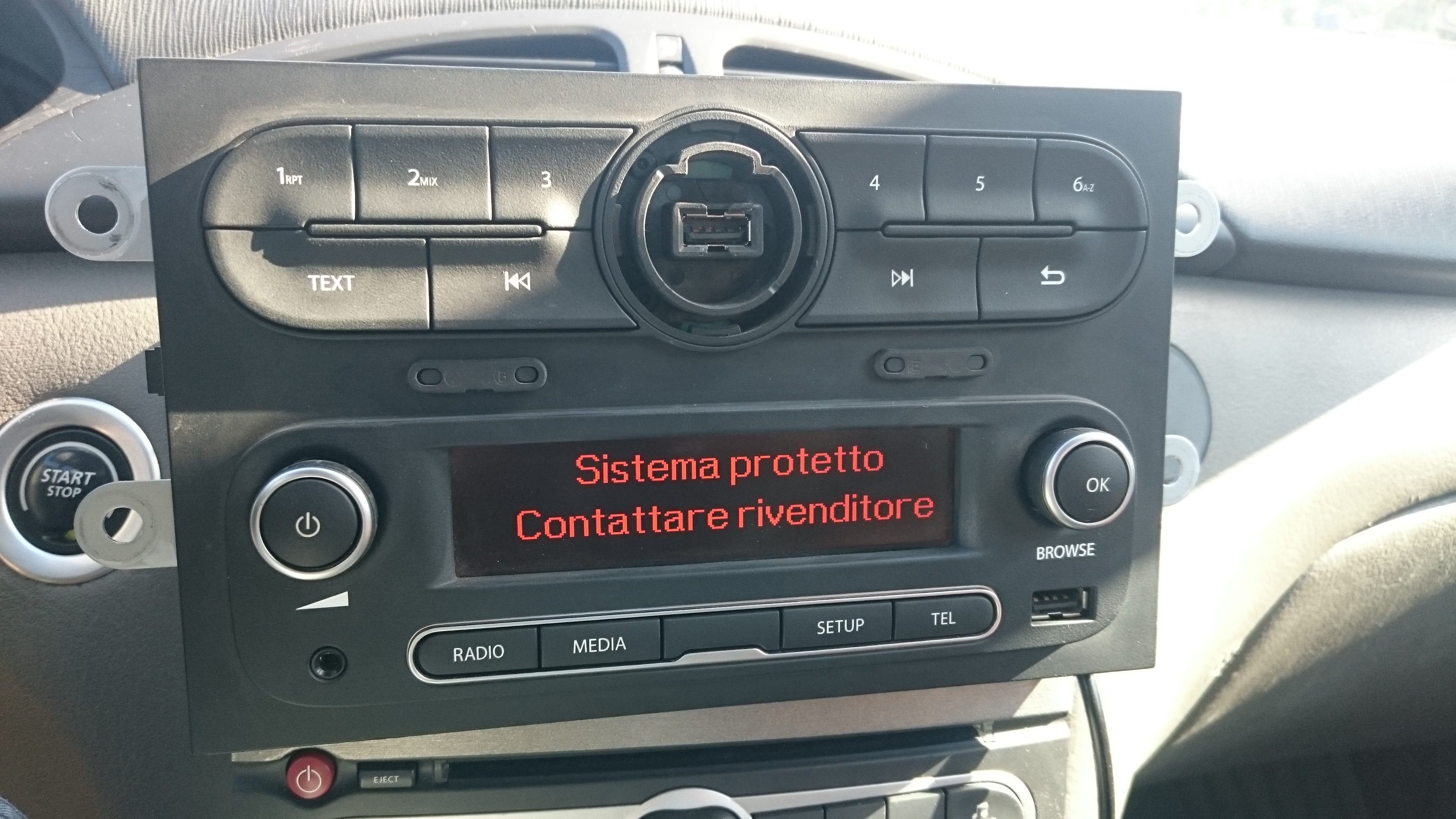Visteon 281077 / R013 X07 Radio R&GO z Renault Twingo
