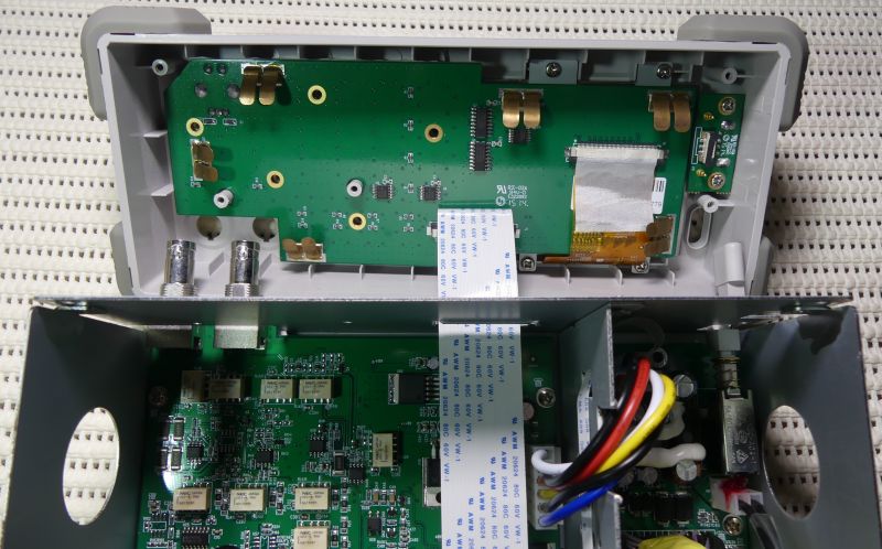 Wnętrze generatora funkcyjnego Siglent SDG1020 cz. II - panel Wnętrze generatora funkcyjnego Siglent SDG1020 cz. II - panel