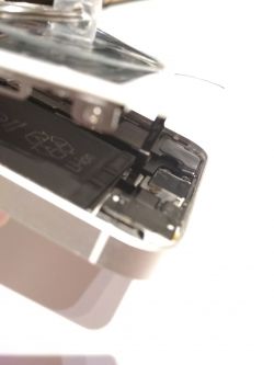 Jak wymienić wyświetlacz w iPhone SE? Jak wymienić wyświetlacz w iPhone SE?