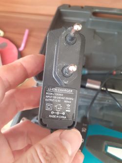 Jak wymienić ogniwa w akumulatorze wkrętarki Extra 18 V?