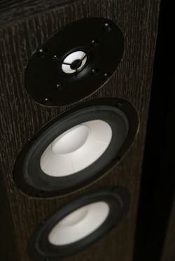 Kolumny 2.5D na głośnikach SB Acoustic
