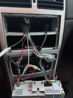 Podłączenie oryginalnego radia z VIN w Peugeot 307 HDI 2007 - kolor przewodów