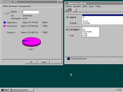 Zrzut ekranu z systemu Windows NT 4.0 z otwartymi oknami właściwości i zarządzania dyskami