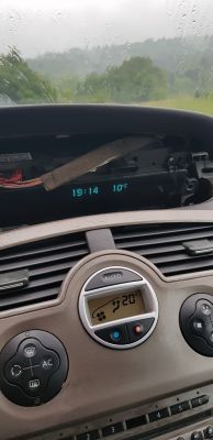 Jak wprowadzić kod w radiu Cabasse Renault Scenic II?