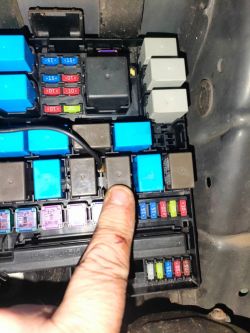 Kia Ceed, napięcie stacyjki nie dochodzi do przekaźnika rozrusznika.