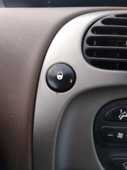 Citroen Xsara Picasso 2005r 2.0 HDi - Centralny zamek wariuje