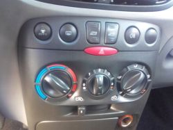 Fiat Punto 2 1.2 8v - Montaż elektrycznych szyb z przodu.