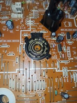 Panasonic NV FJ622 - Rolki wyciągające taśmę z kasety nie wracają i nie oddają 