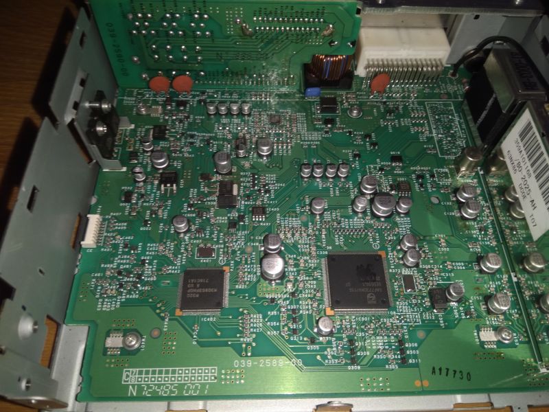 Laguna II 2006 - problemy z radiem Cabasse: trzaski i brak dźwięku FM