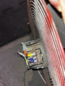 Silnik na kablu 5x1mm2 ma zwarcie po załączeniu - co może być przyczyną?