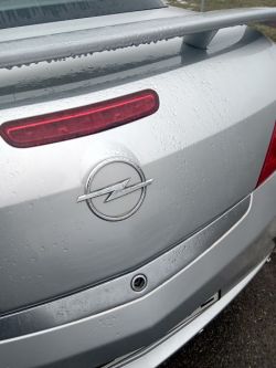 Opel Tigra Twintop - przycisk do otwierania bagażnika