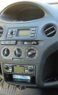 Wymiana anteny w Toyota Yaris 2003-2005 Wymiana anteny w Toyota Yaris 2003-2005