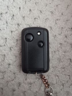 Gdzie kupić zamiennik starego pilota do bramy parkingowej bez oznaczeń 433/868 MHz?