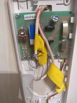 Jak podłączyć domofon Wekta TK6 z 3+1 żyłami? Instrukcje i wskazówki