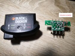 Adapter Black & Decker oraz płytka z uszkodzonym elementem oznaczonym symbolem E6PI.