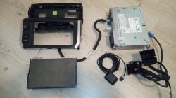 Complete set for car screen installation with main unit and cables.