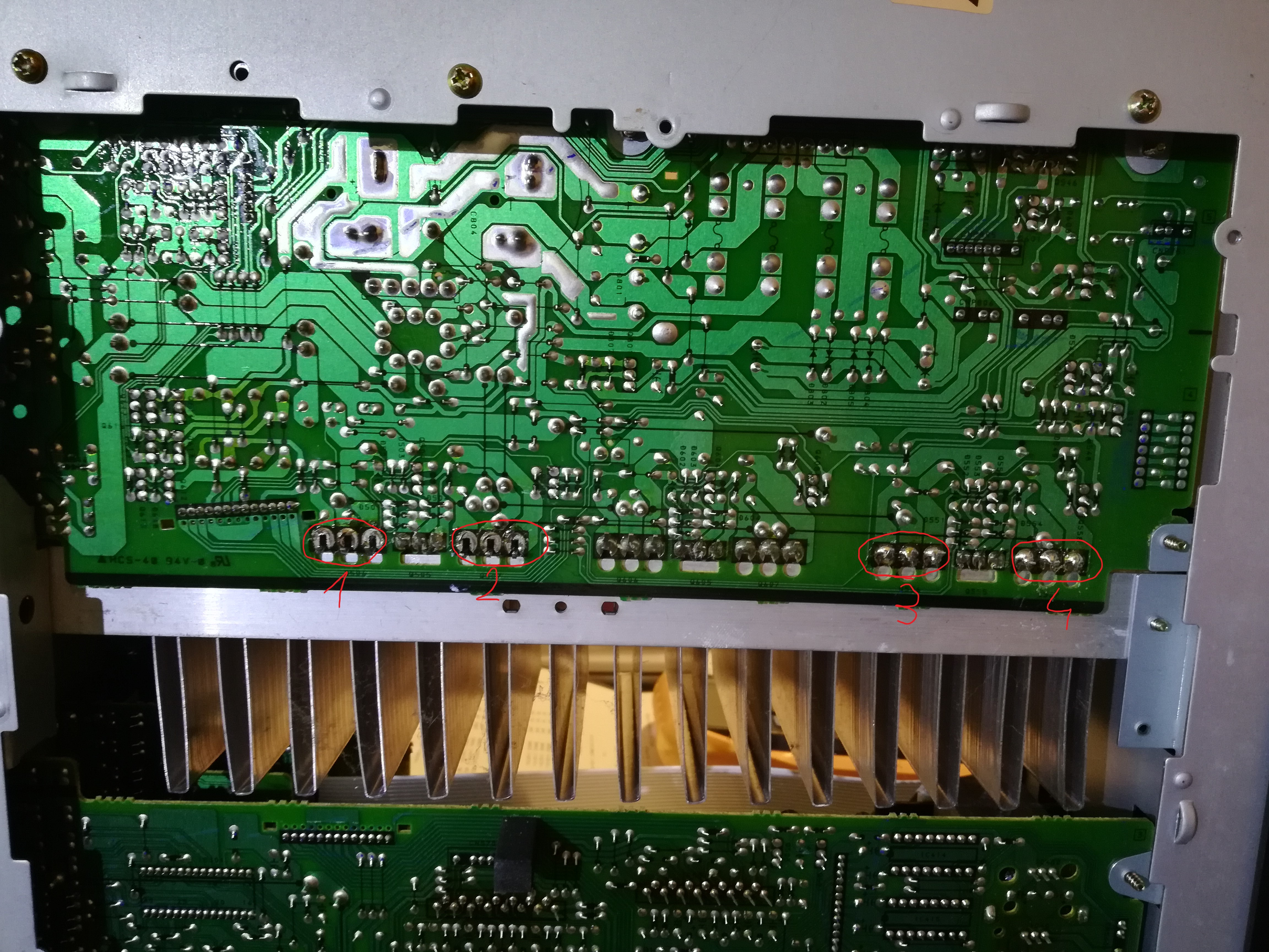 [Rozwiązano] Sony STRDE825 spalone dwa kanały, ciemny wyświetlacz.
