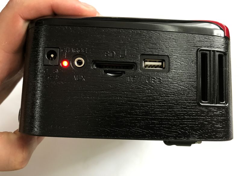 Radio AM/FM/SW USB/TF/BT RX-456BTS z panelem solarnym - wnętrze, test ładowania