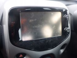 Toyota Aygo II 2016 - czy radio 86120-0H040 ma BT i GPS?