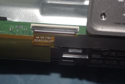 Hisense 65U6NQ - pionowe pasy i żółty proszek przy matrycy, zalanie czy COF?