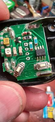 Jaki to centralny audi a4b5 20r. Cieżko sie dostać...