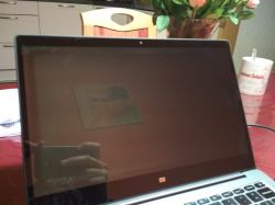 Xiaomi Mi Notebook Air - (Wanderndes) Schwarzes Quadrat im Laptop-Screen Xiaomi Mi Notebook Air - (Wanderndes) Schwarzes Quadrat im Laptop-Screen