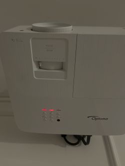 Zmiana kolorów i przestój Optoma UHD 30 - Czy to wina koła kolorów czy lampy? Porady i wskazówki.