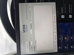 Ekran laptopa z otwartym programem VCDS pokazującym brak błędów w ESP ALLRAD MK25E1.