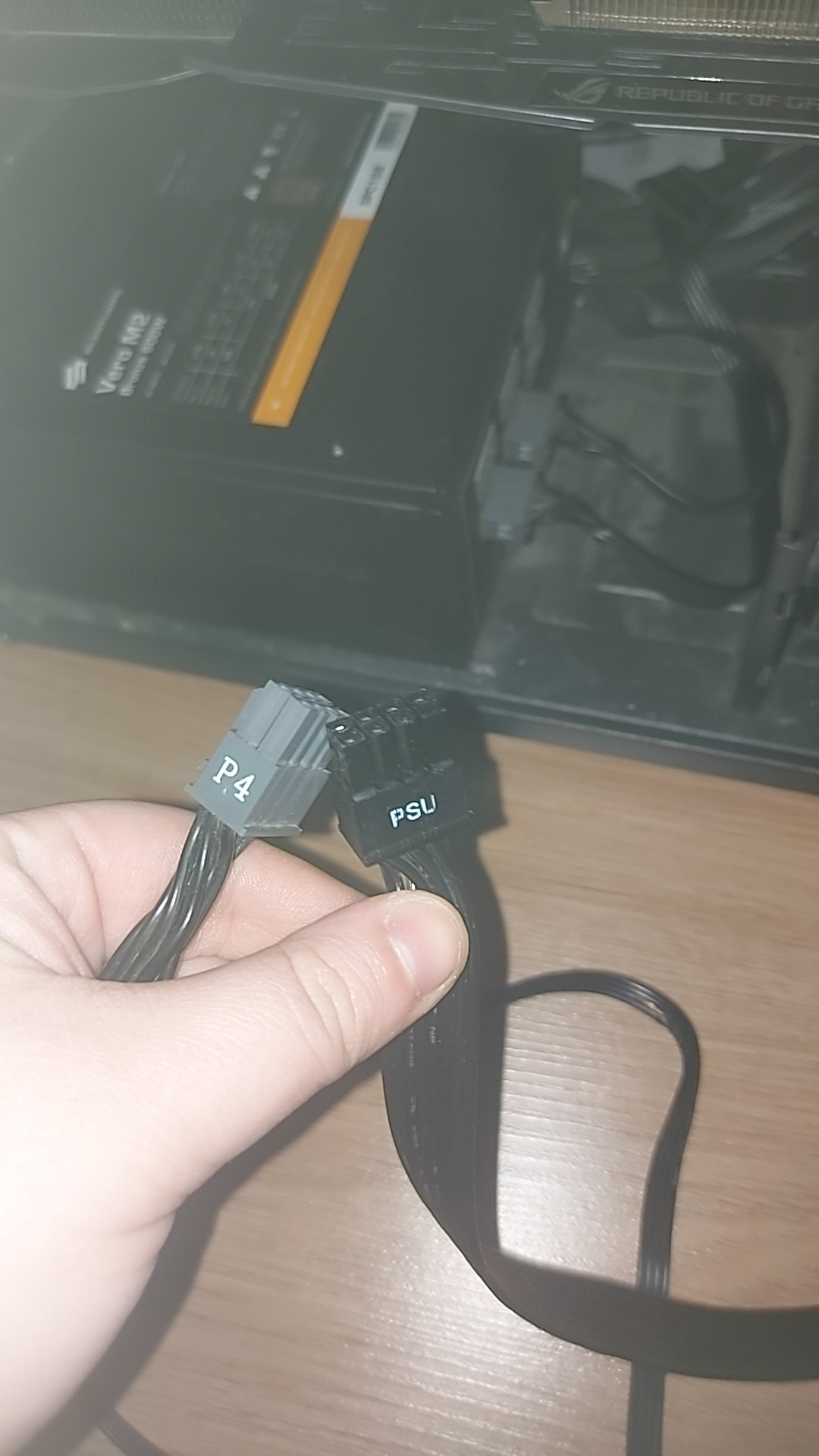 Kabel GPU, komputer nie startuje z kartą graficzną.