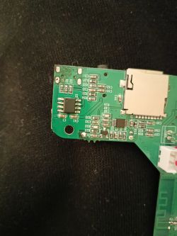 Naprawa głośnika: Zniszczone gniazdo ładowania USB w układzie TC4056 - wpięcie przewodów na krótko