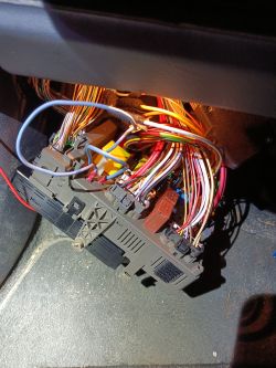 Laguna_2_1.8 16V-2004r. Brak zasilania sterownika silnika, nie działa 2 pozycja karty.