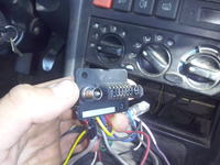 Jak podłączyć radio w Polonez Caro Plus? Schemat kabli i przejściówka