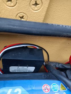 Mercedes - Balanser - jeden akumulator niedoładowany