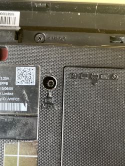 Wyrobiona śruba uniemożliwiająca wymianę klawiatury - Lenovo G50-80