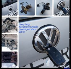 Zamek bagażnika VW Golf 4 z kluczykiem włożonym w logo Volkswagena