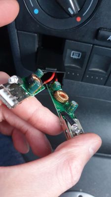 VW Lupo - Przeróbka ładowarki samochodowej USB DC 5V 4.2A na 3A na każdym wejściu