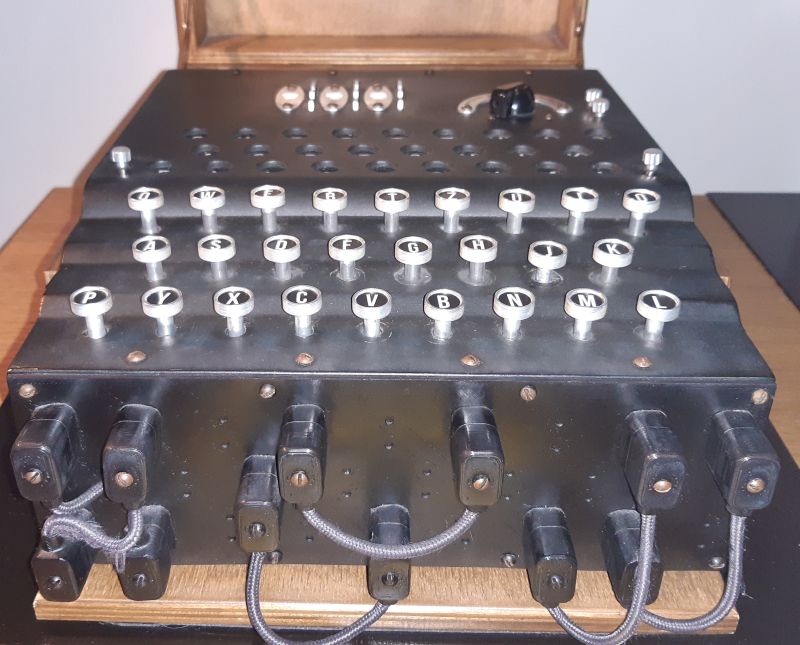 Jak działała elektromechaniczna maszyna szyfrująca Enigma - opis dla elektroników, inżynierów