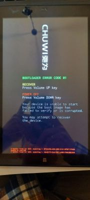 Tablet z ekranem błędu bootloadera z instrukcją odzyskiwania systemu.