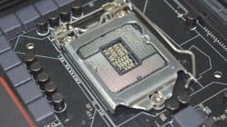 Jak zdjąć zapinkę procesora z LGA775 na płycie ASUS Rampage Formula?