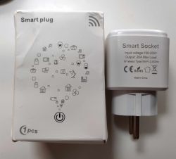 Image of a smart plug packaging and device with a voltage range of 100-250V.