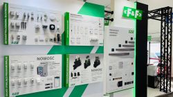Stoisko F&amp;F z urządzeniami do automatyki domowej i sterowania oświetleniem