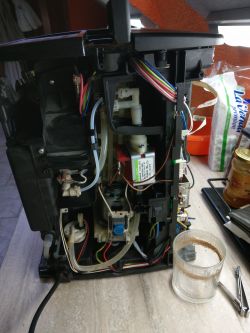 DeLonghi ESAM 2200.S - komunikat brak wody mimo nowej pompy