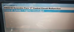 Zrzut ekranu przedstawiający oprogramowanie diagnostyczne z błędami P0622-02 i P0262-0F.