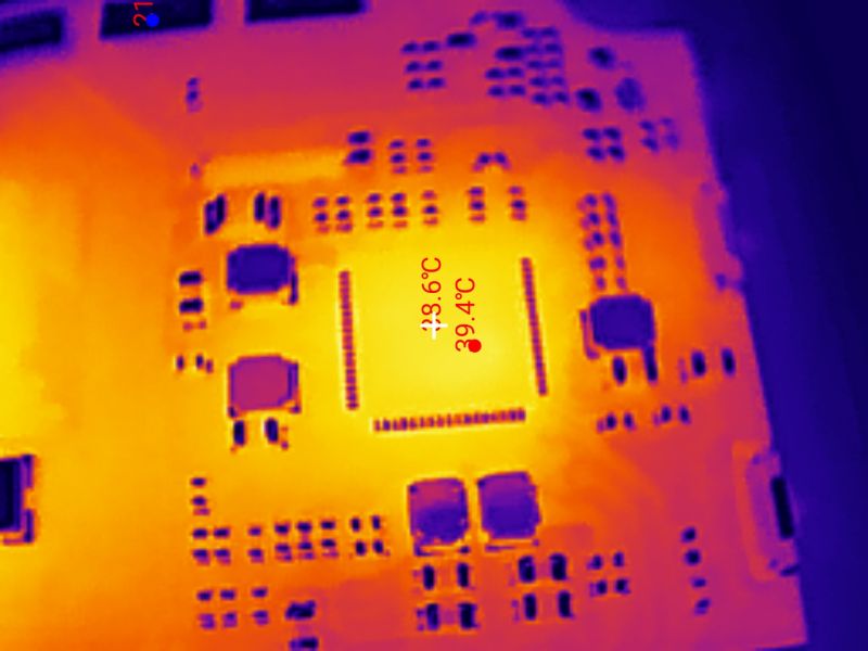 Thermal image of console PCB with processor temperature marked at 43.8°C