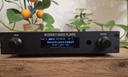 Internet radio player showing Smoothjazz.com.pl on its display