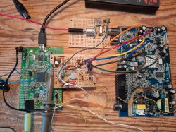 Eksperymentalny układ SDR z STM32, płytką stykową i tunerem DVB-T