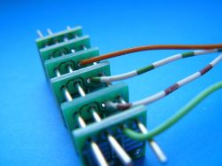 Jak zrobić układ na PCB do przełączania 6 pamięci M35080 przyciskami?