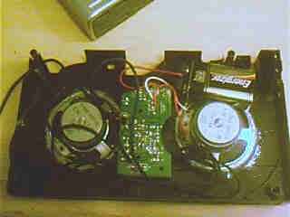 Przenośne głośniki w kasecie wideo