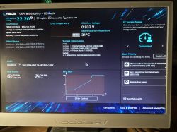 Zrzut ekranu z ASUS UEFI BIOS Utility.