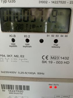 Licznik energii elektrycznej z odczytem 571,9 kWh